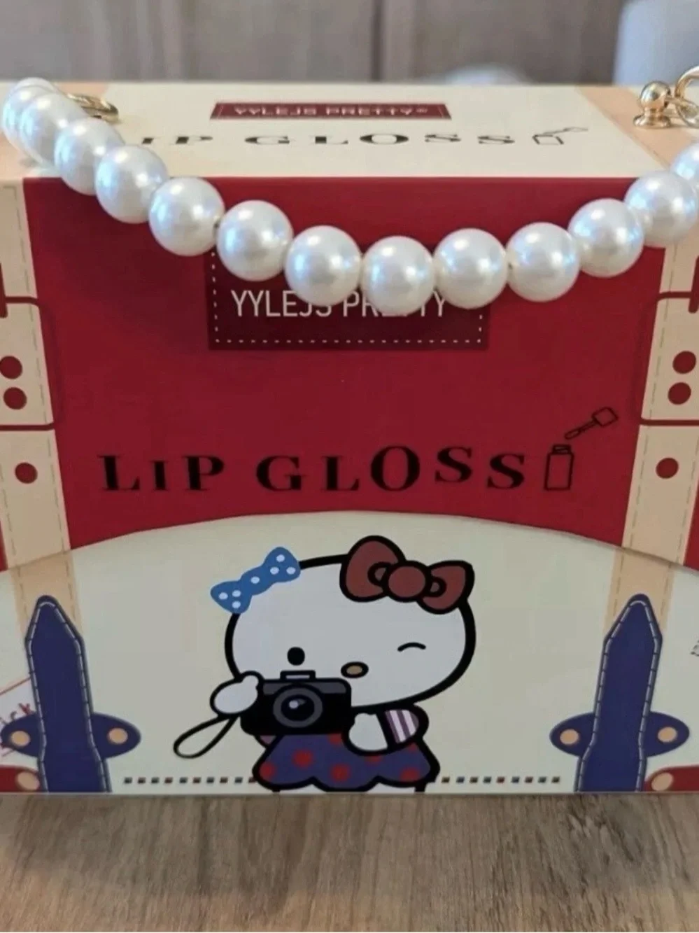 Hello Kitty Box Purse pearl handle with 24 Lip Gloss Mixed Pretty New Sealed